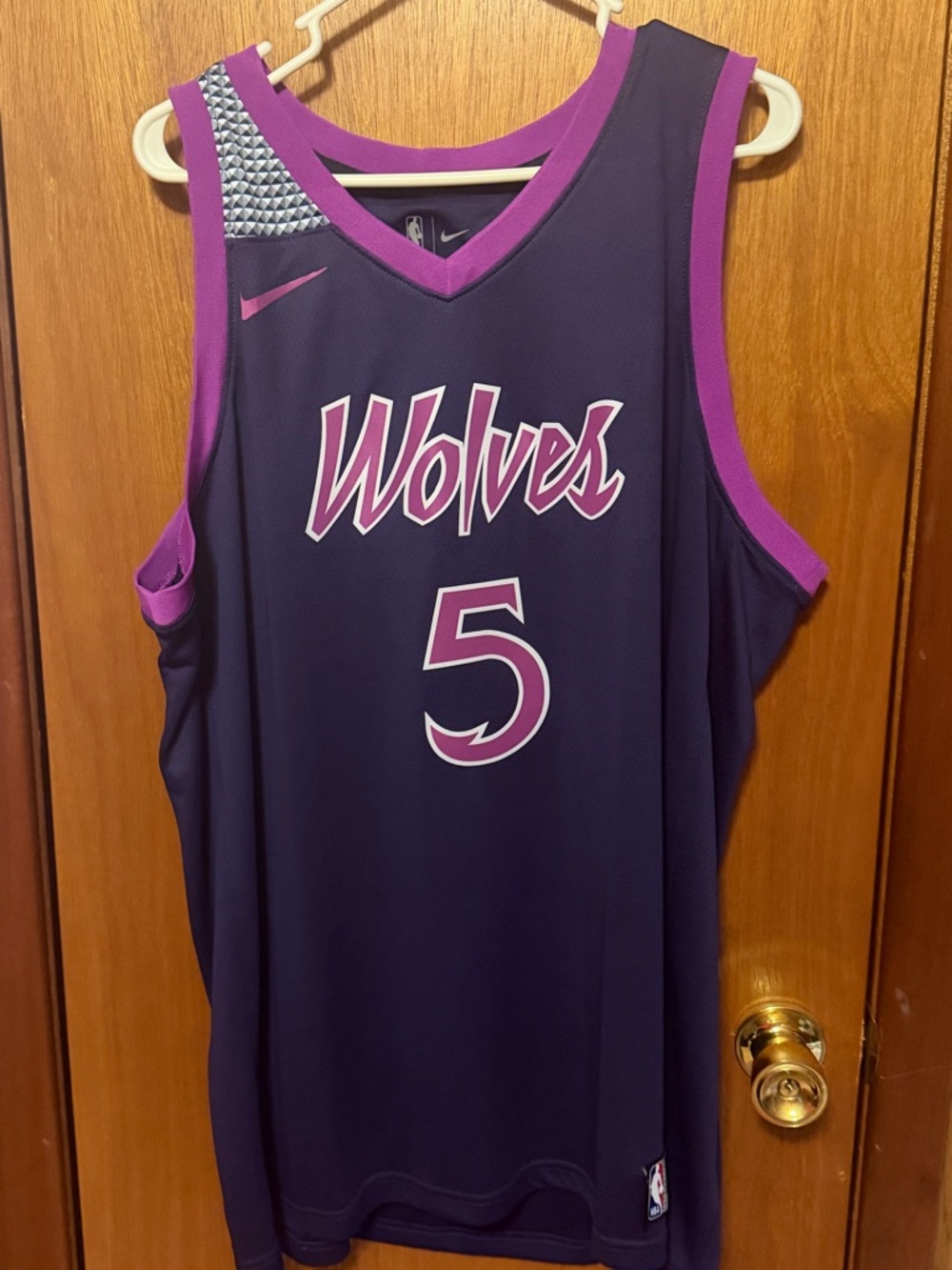 Anthony Edward’s Jersey